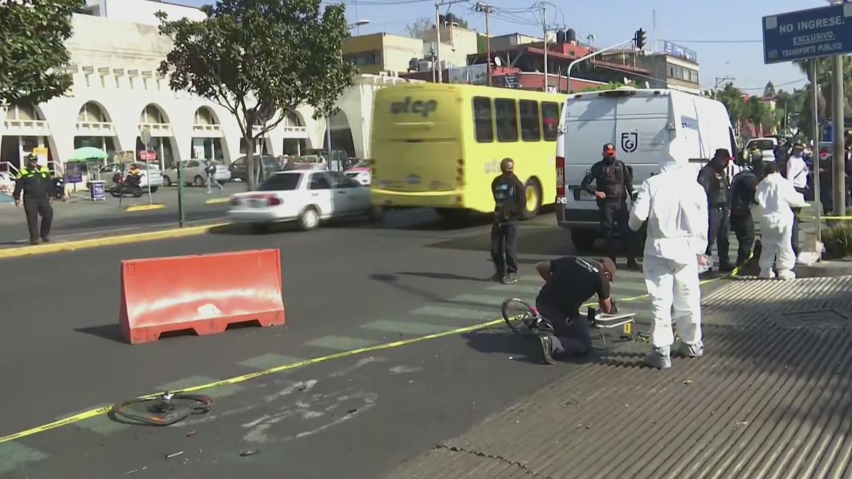 ciclista muere tras ser atropellado por unidad de transporte publico en avenida revolucion