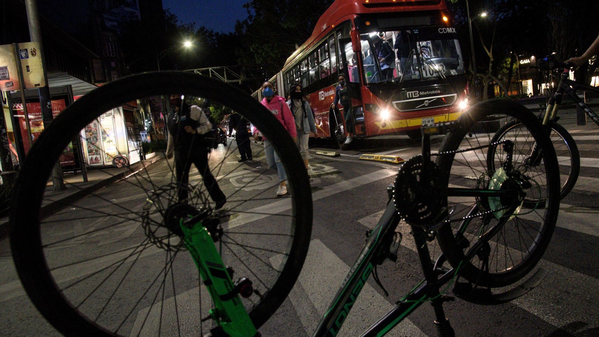 ciclistas bloquean insurgentes sur cdmx