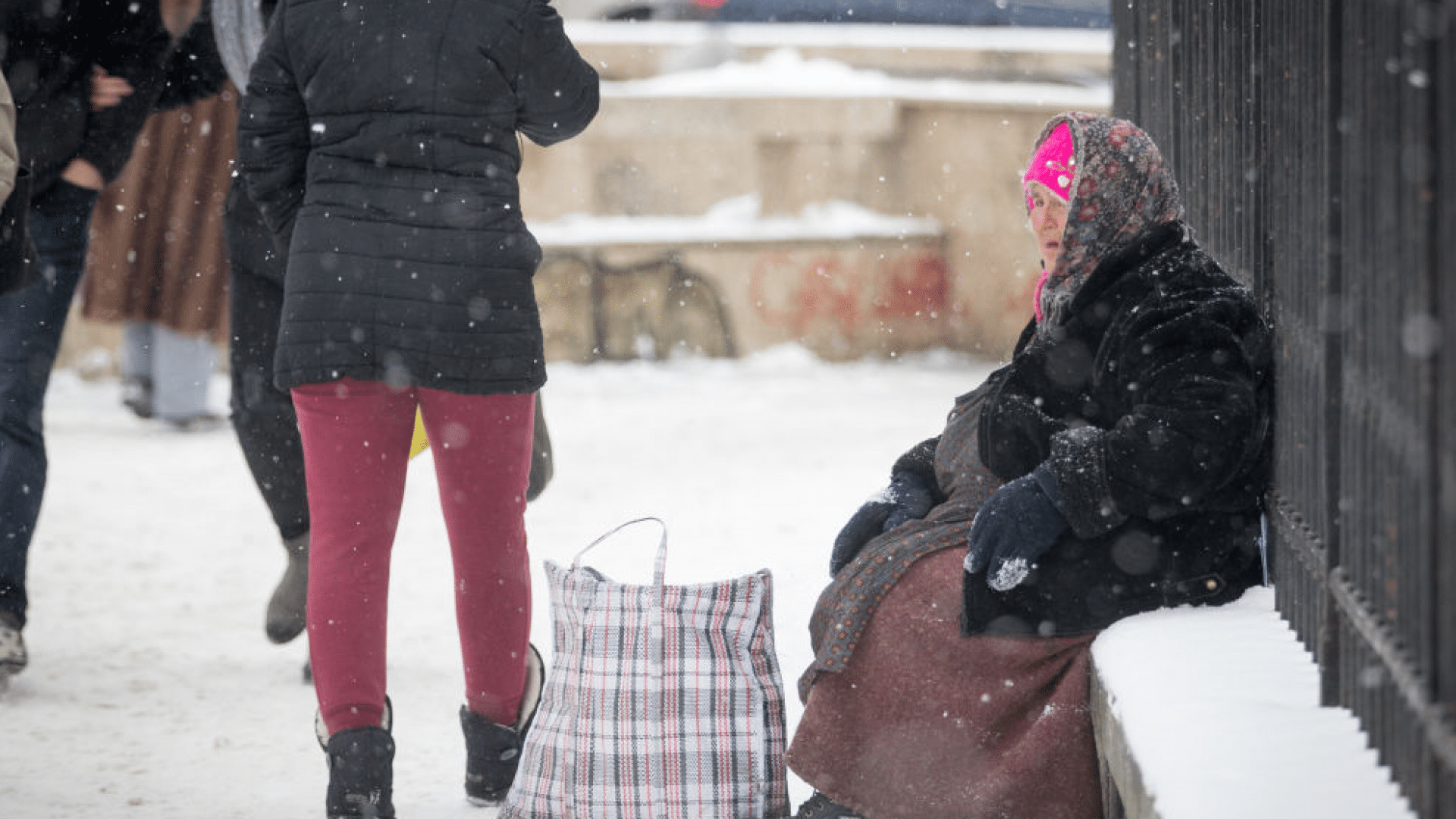 con nevada intensa ucranianos siguen llegando a siret rumania