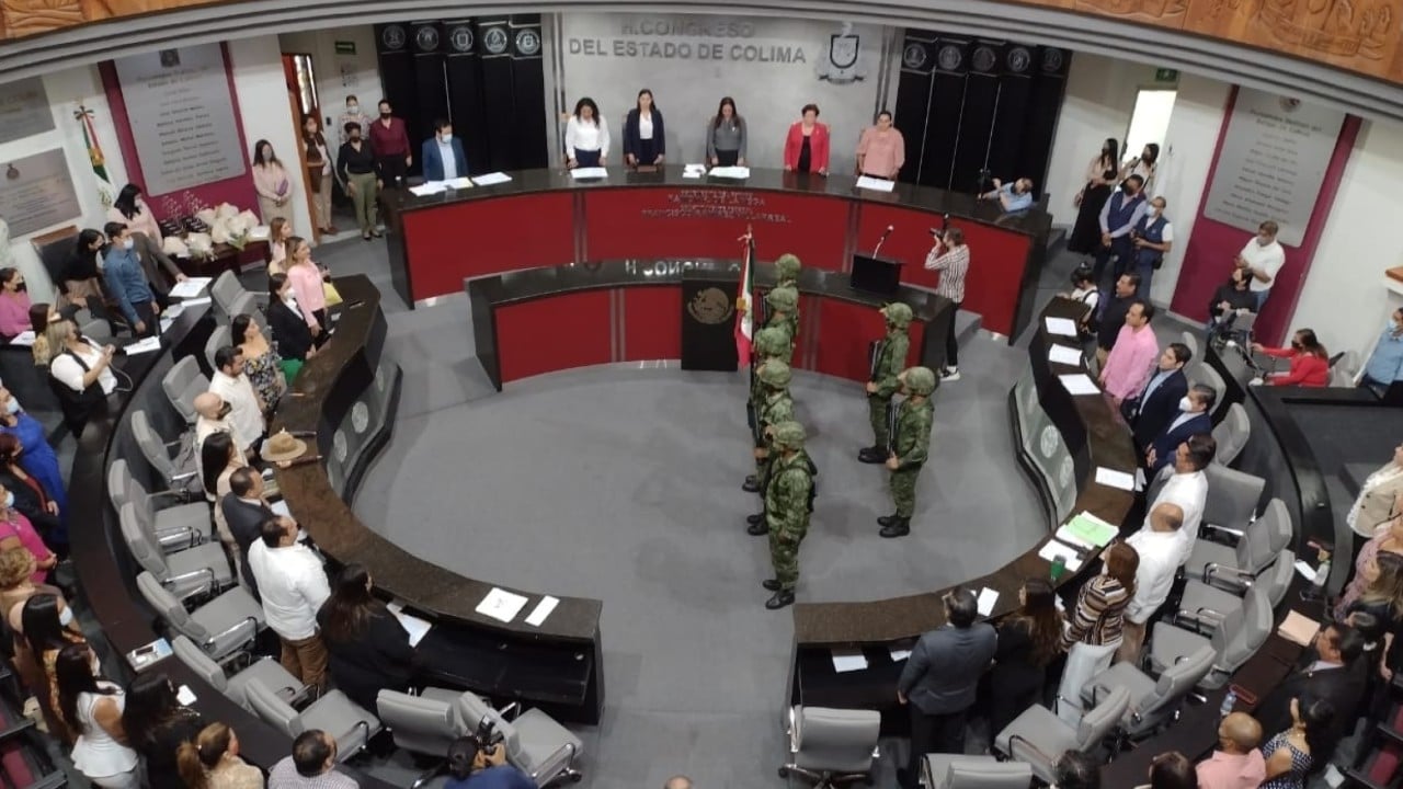 Halconeo y amenazas con narcomantas ya son delito en Colima