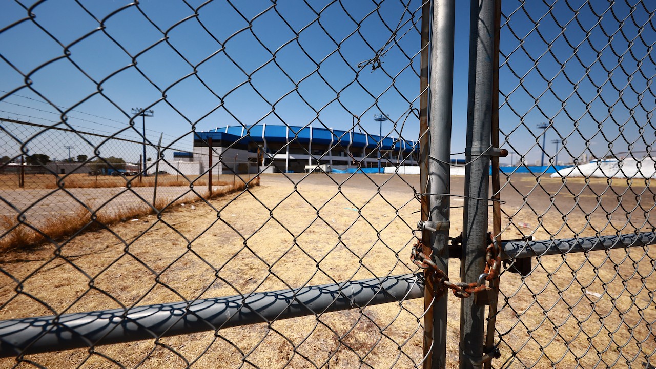 Vista general del Estadio La Corregidora cerrado tras el altercado entre aficionados de Querétaro y Atlas (Getty Images)