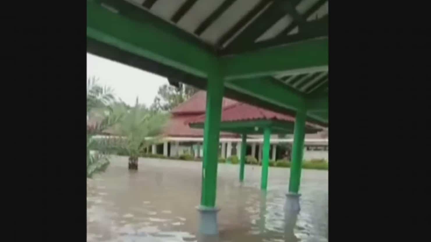 declaran estado de emergencia en indonesia por severas inundaciones