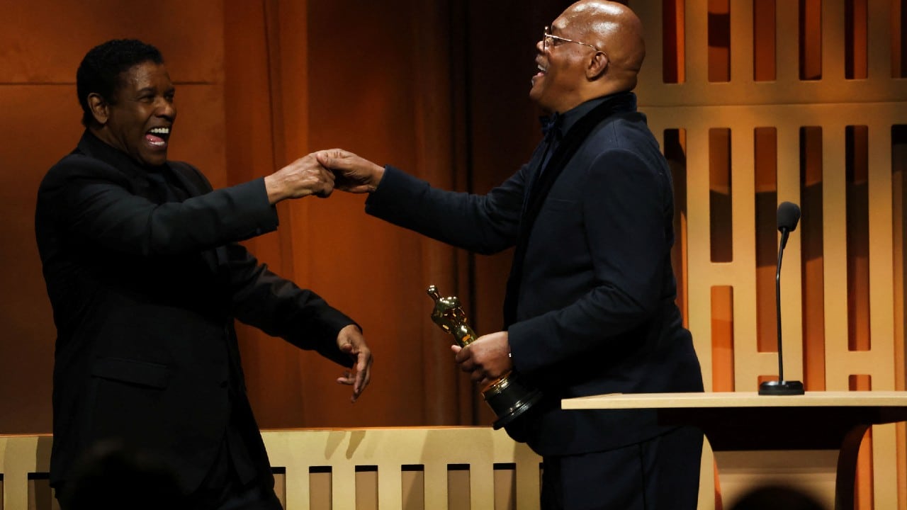 Denzel Washington fue el encargado de presentar el premio honorífico a Samuel L. Jackson