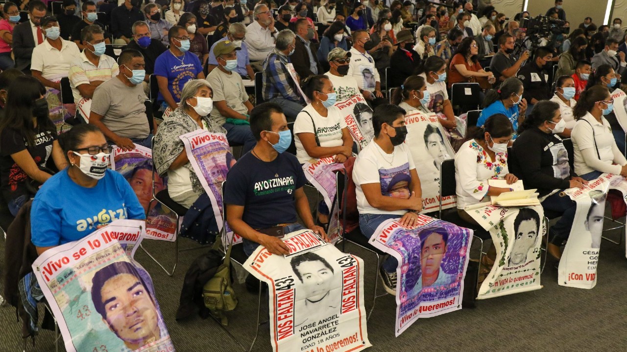 Tercer informe del GIEI denuncia más 'simulaciones' en el caso de estudiantes desaparecidos de Ayotzinapa