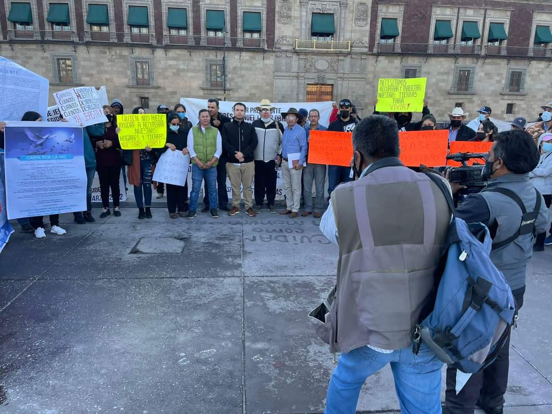 Desplazados de Jerez, Zacatecas, protestan en Palacio Nacional; exigen seguridad para regresar a sus casas