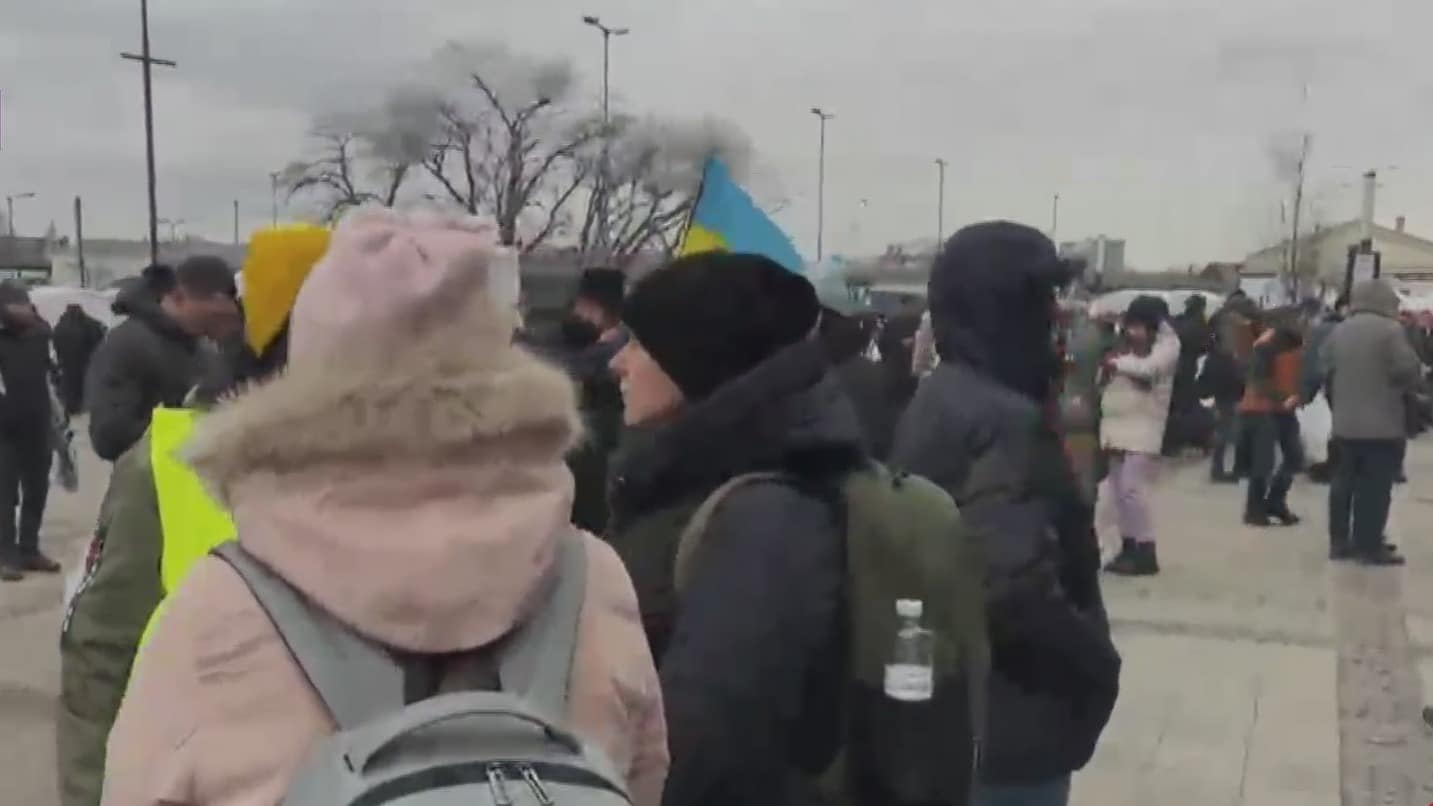 desplazados llegan a leopolis ucrania huyendo de los bombardeos de rusia