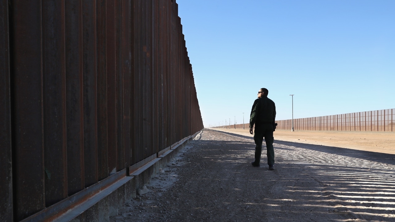 Detienen a sospechoso del asesinato de tres personas migrantes de México en Arizona