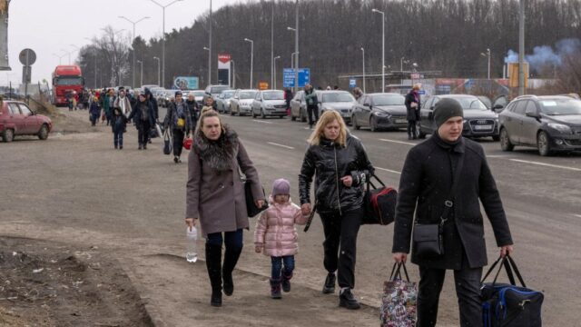disminuye ligeramente afluencia de refugiados ucranianos en frontera con polonia
