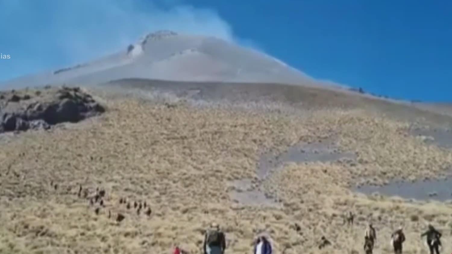 habitantes celebran el cumpleanos del volcan popocatepetl