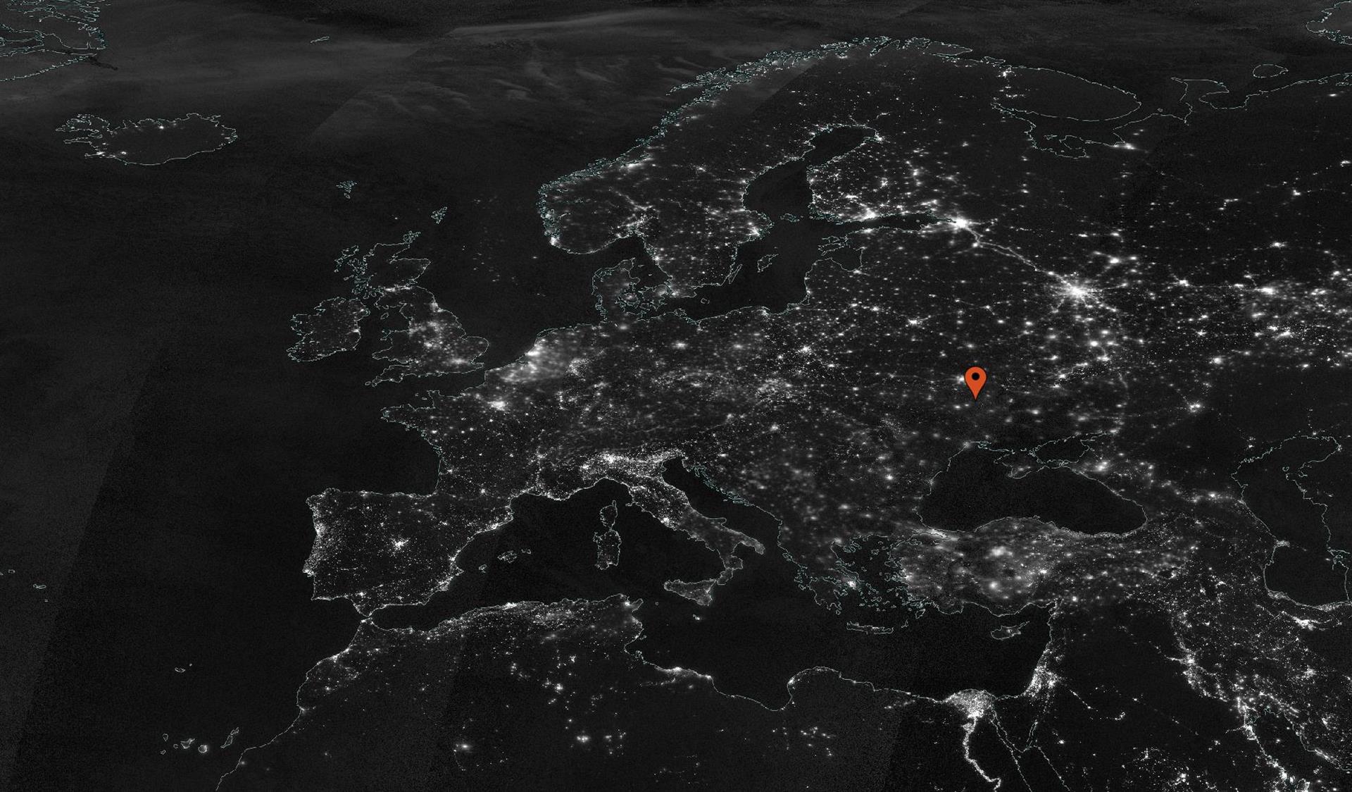  Imagen tomada por la herramienta de la NASA, Worldview, que muestra a Ucrania totalmente iluminada el pasado 2 de febrero (EFE/NASA)