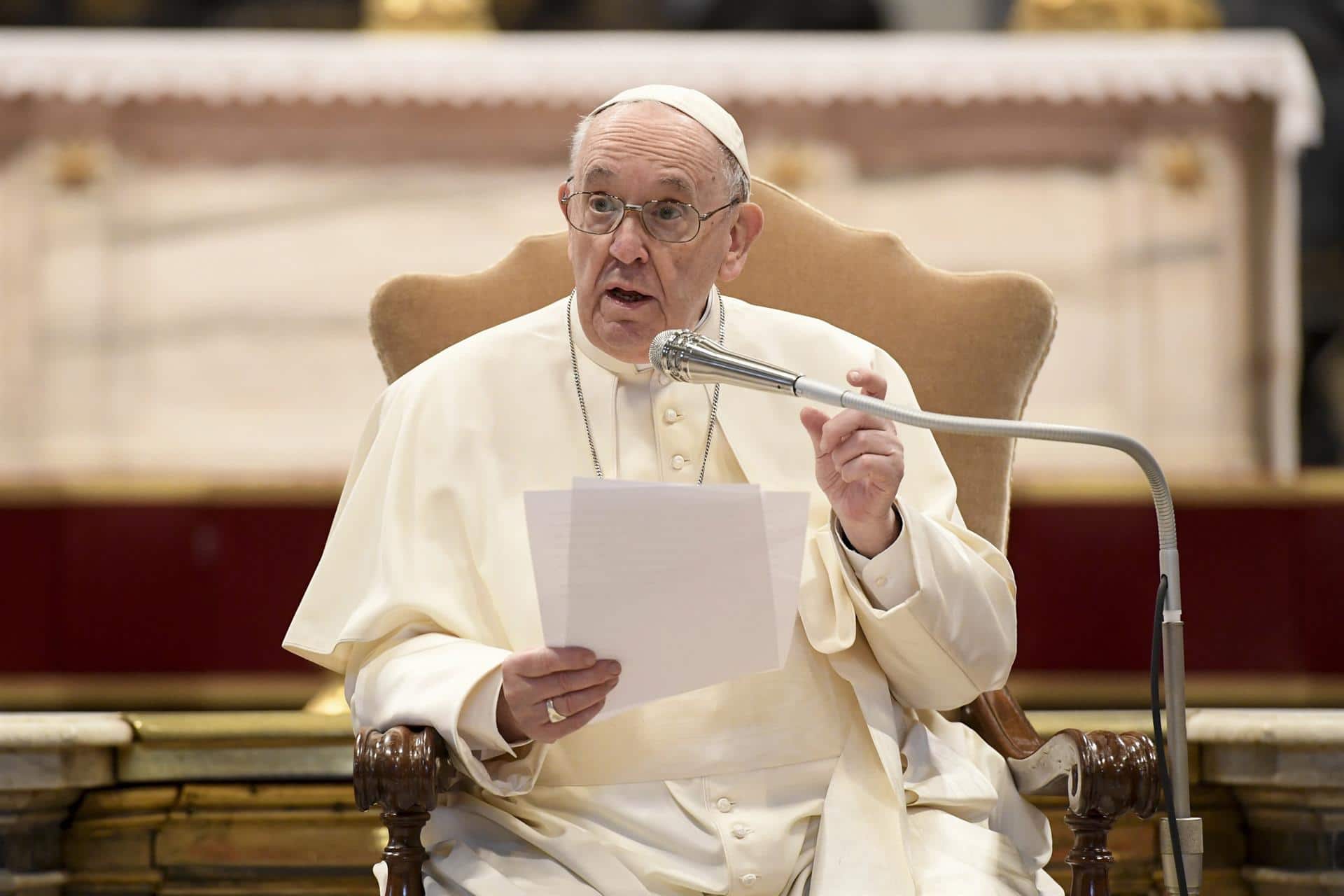 'La Humanidad se ve amenazada por un perverso abuso del poder', afirma papa Francisco.