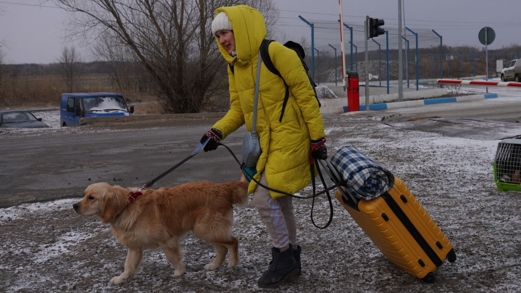 lalo salazar narra el exodo de ucranianos a pesar de temperaturas gelidas