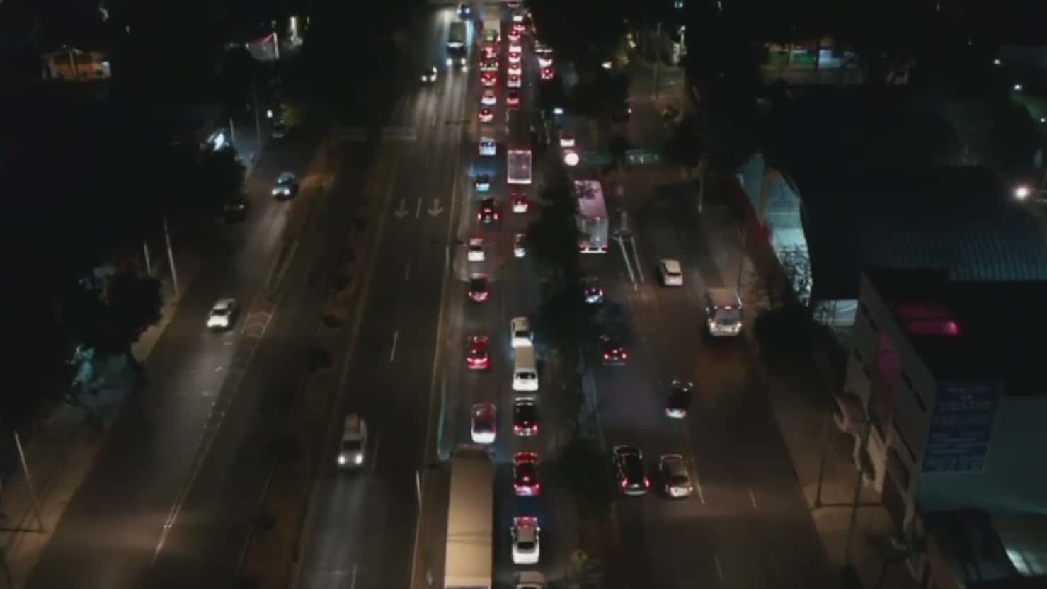 largas filas de automoviles por bloqueo de mas de 5 horas en la mexico cuernavaca