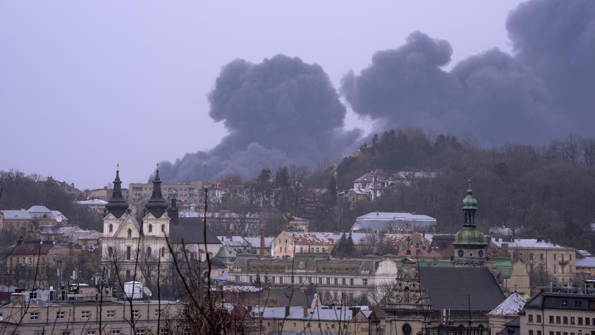 leopolis se recupera de los ataques rusos perpetrados la tarde del sabado