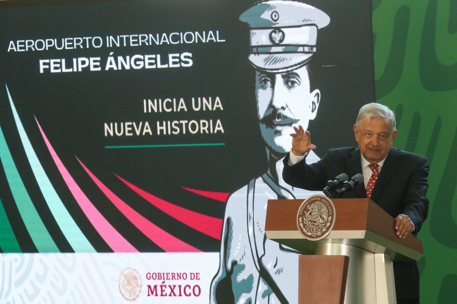 López Obrador habla de las obras para llegar al AIFA