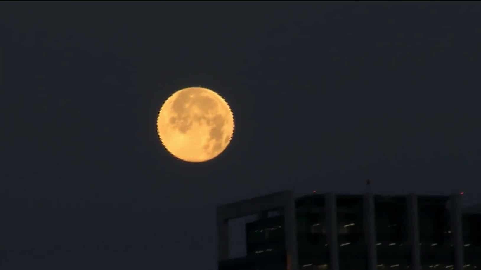 luna de gusano ilumina el cielo de la cdmx es la ultima luna llena del invierno