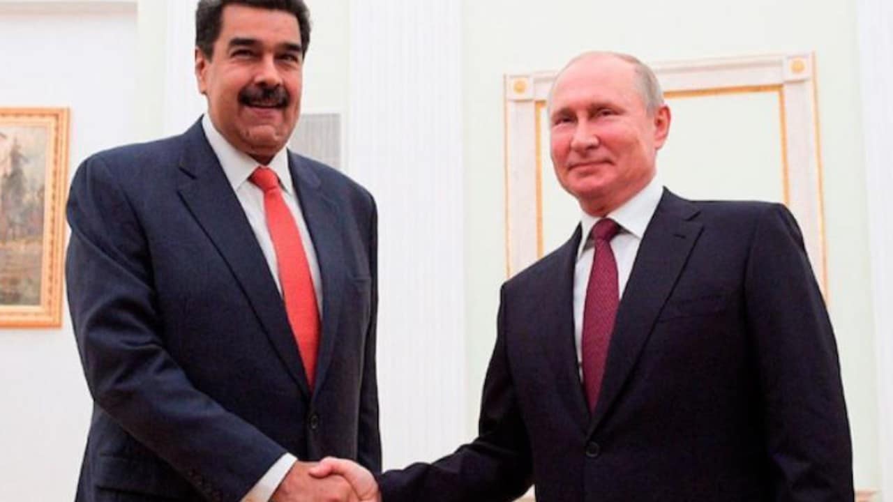 El presidente de Venezuela, Nicolás Maduro compartió en su cuenta de Twitter una imagen de archivo con su homologo ruso (Twitter: @NicolasMaduro)