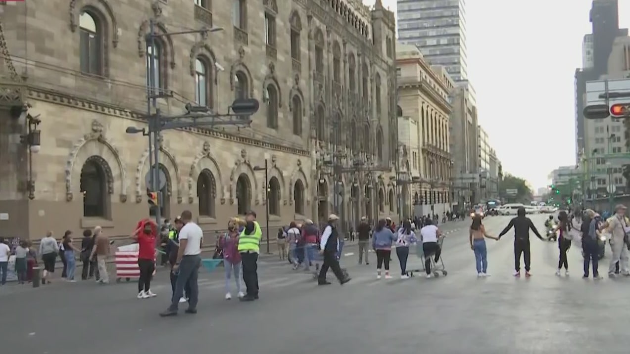 manifestantes bloquean eje central lazaro cardenas