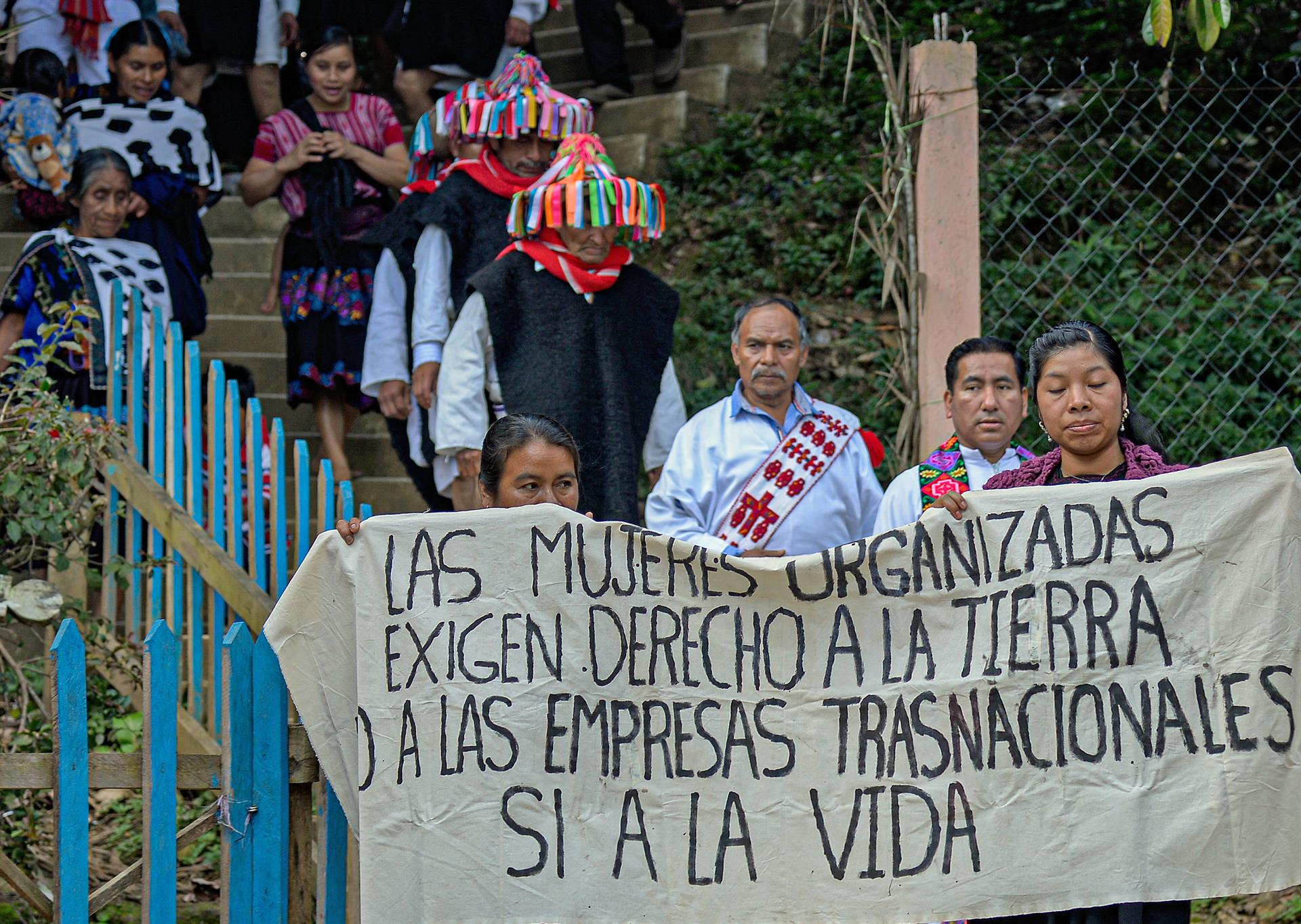 Indígenas marchan por los derechos de la mujer en Chiapas