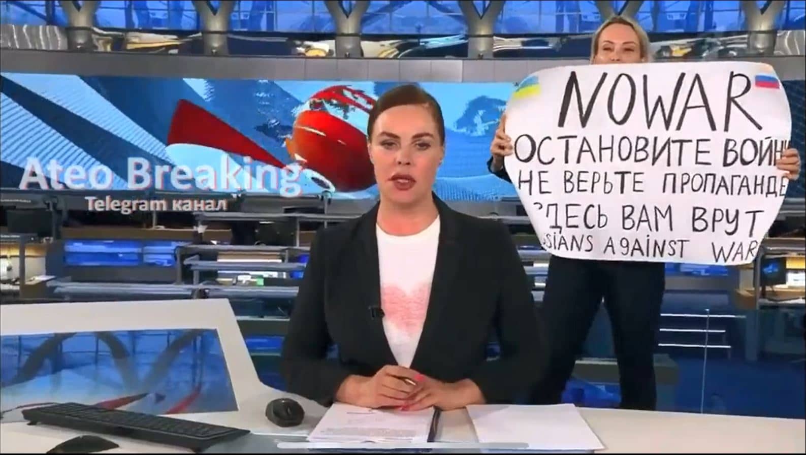 marina ovsynnikova la editora rusa que se manifesto contra la guerra durante noticiero en vivo