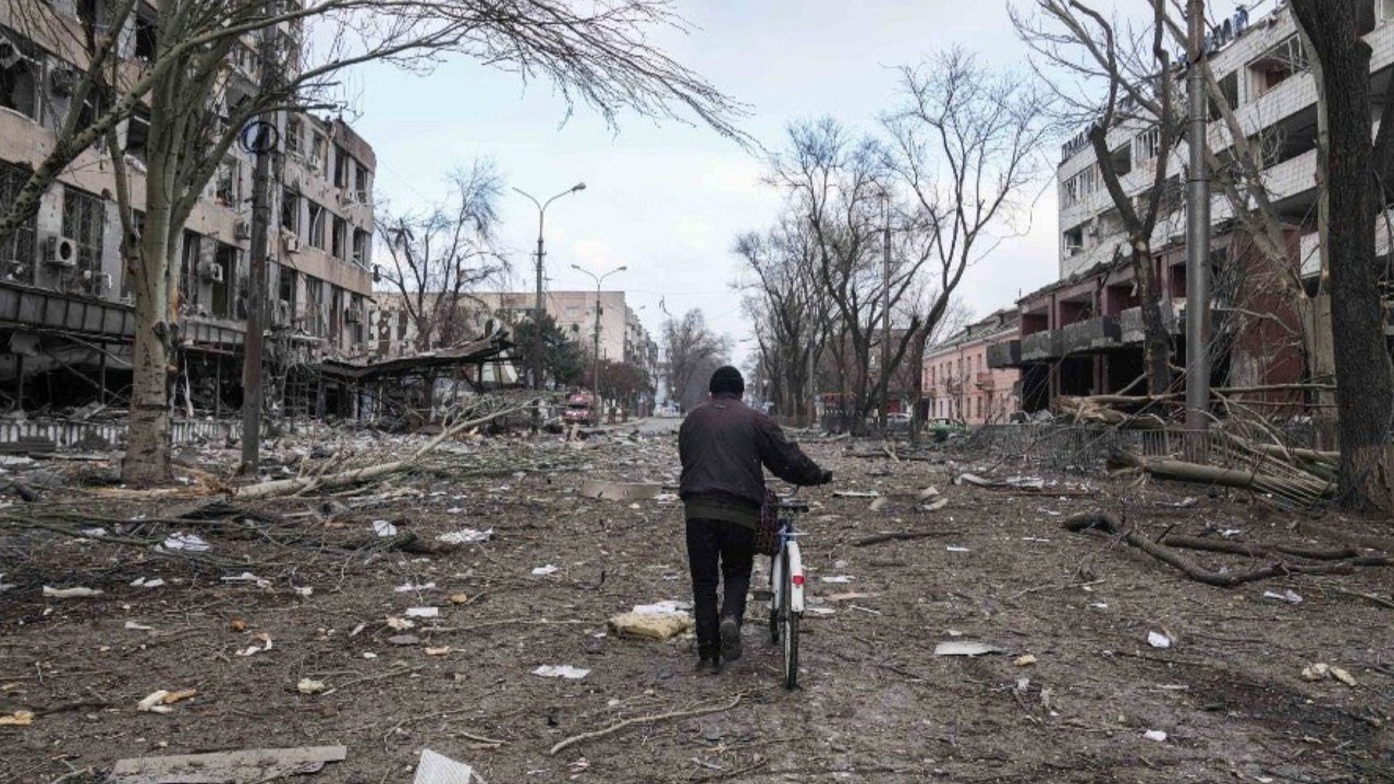 Ucrania afirma que la resistencia de Mariúpol está salvando a otras ciudades