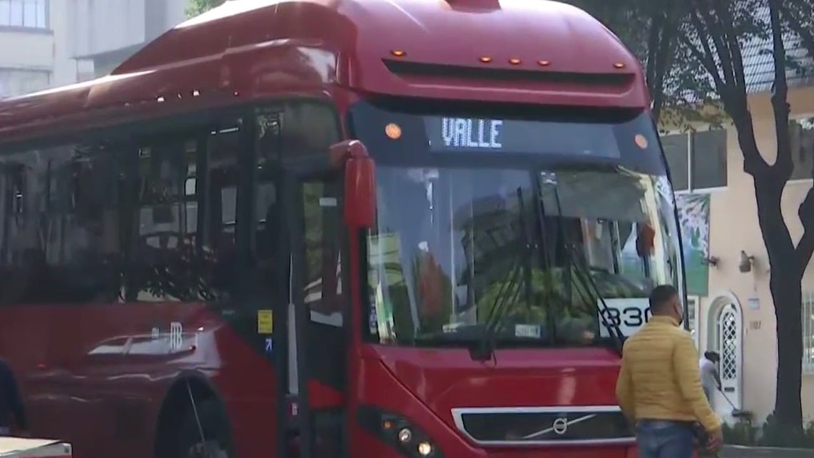 metrobus choca contra auto en avenida xola