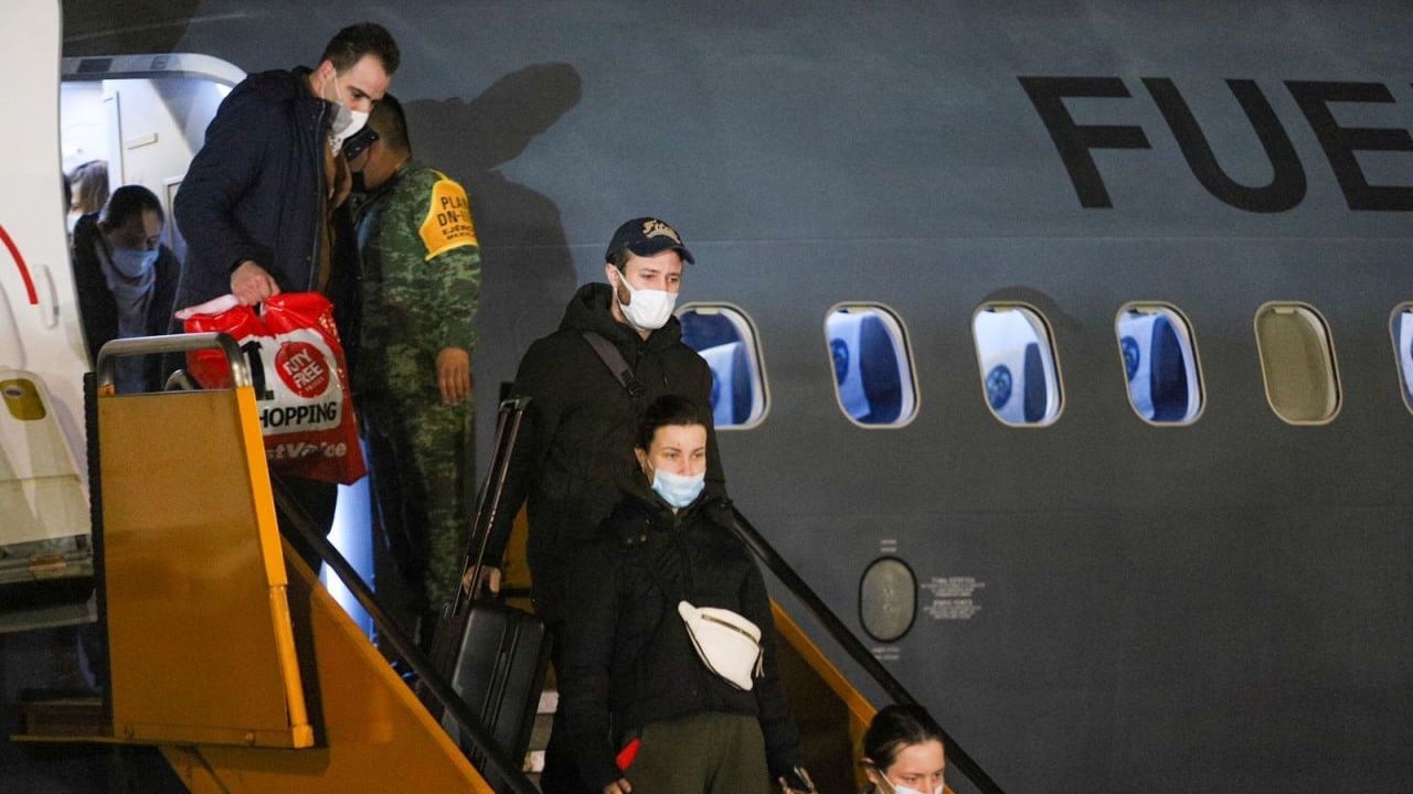 Mexicanos evacuados de Ucrania se preparan para salir de Rumania en avión de la Fuerza Aérea Mexicana