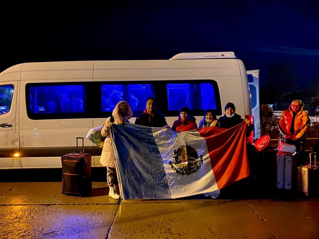 Seis mexicanos llegan a Rumania provenientes de Ucrania