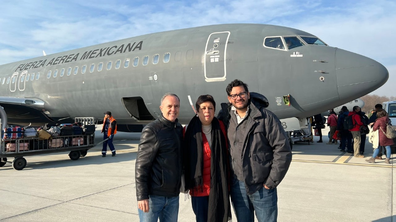 Vuelo de la Fuerza Aérea viaja de Bucarest a CDMX con 63 mexicanos evacuados de Ucrania