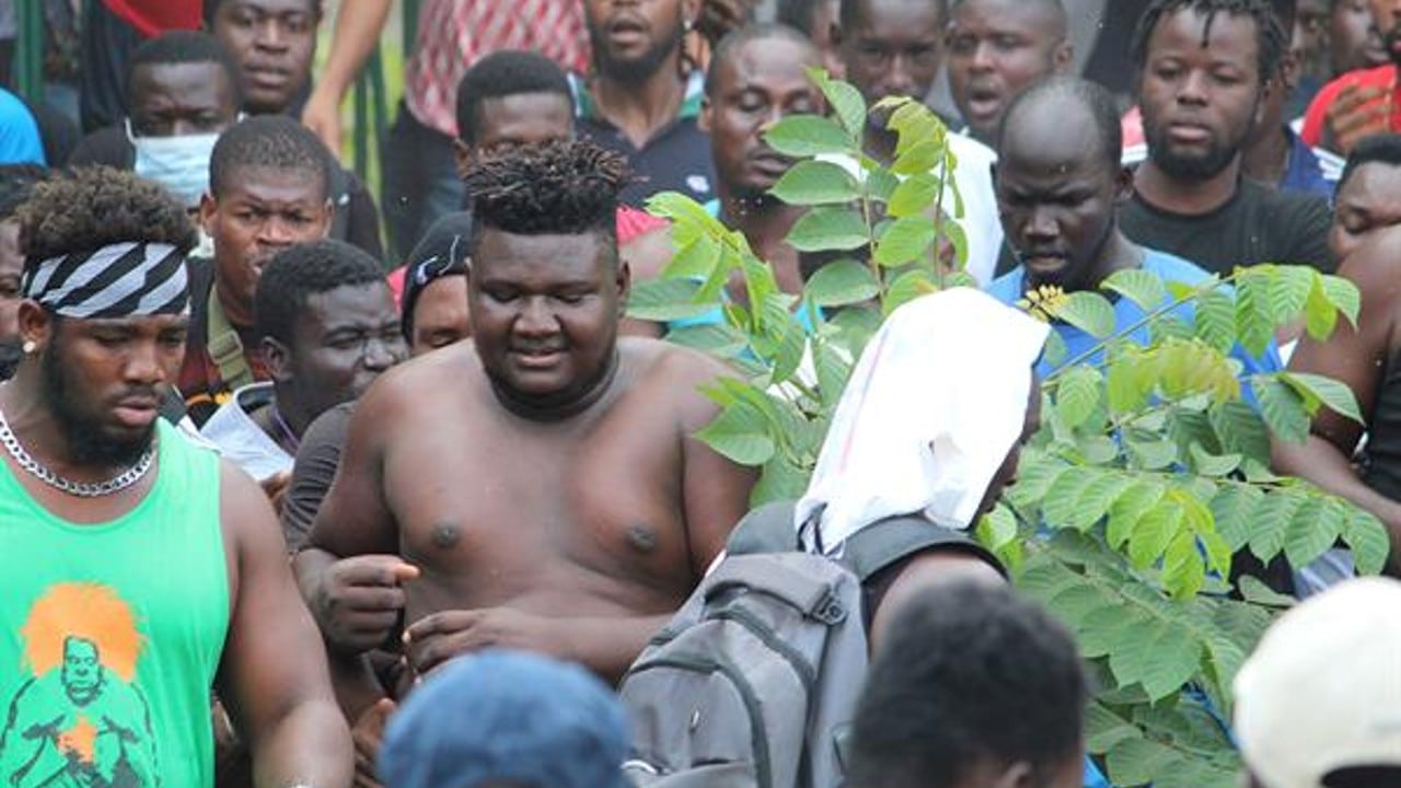 migrantes africanos se enfrentan a la guardia nacional en chiapas