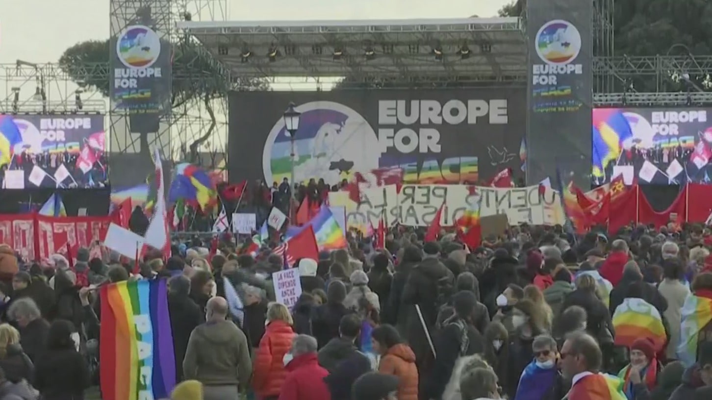 miles de personas protestan en europa por la invasion de rusia a ucrania