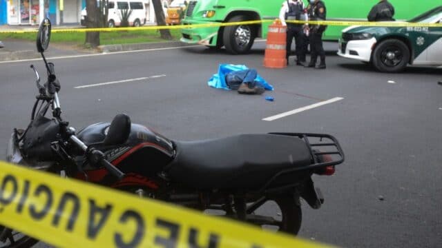 motociclista muere atropellado en avenida oceania