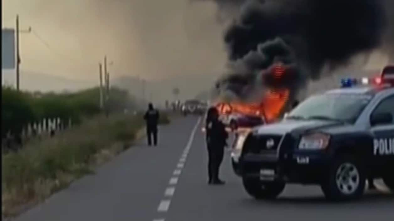 movilizacion de equipos de emergencia en oaxaca por incendio de taxi foraneo