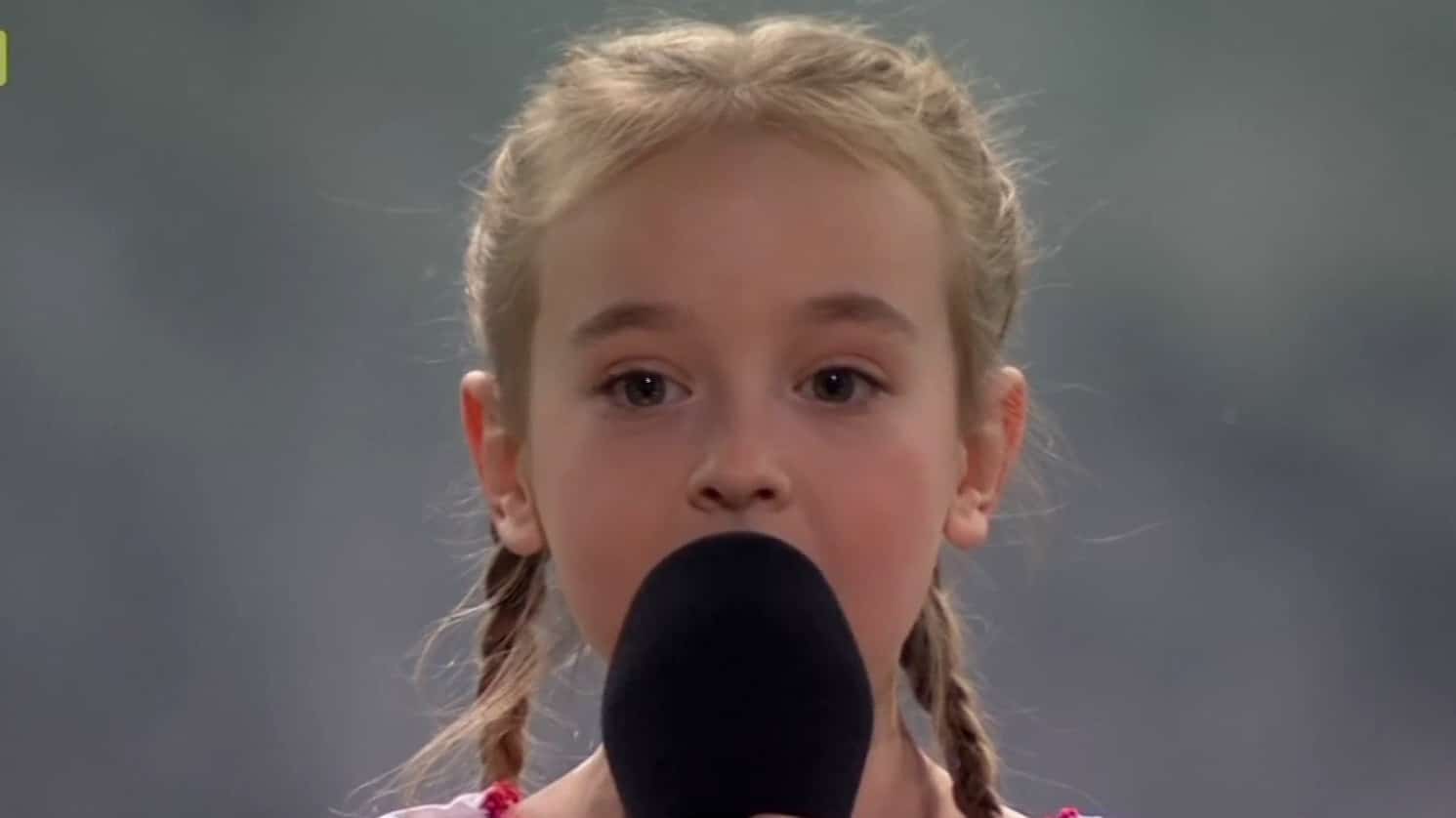 nina se viraliza por cantar tema de frozen y el himno de ucrania