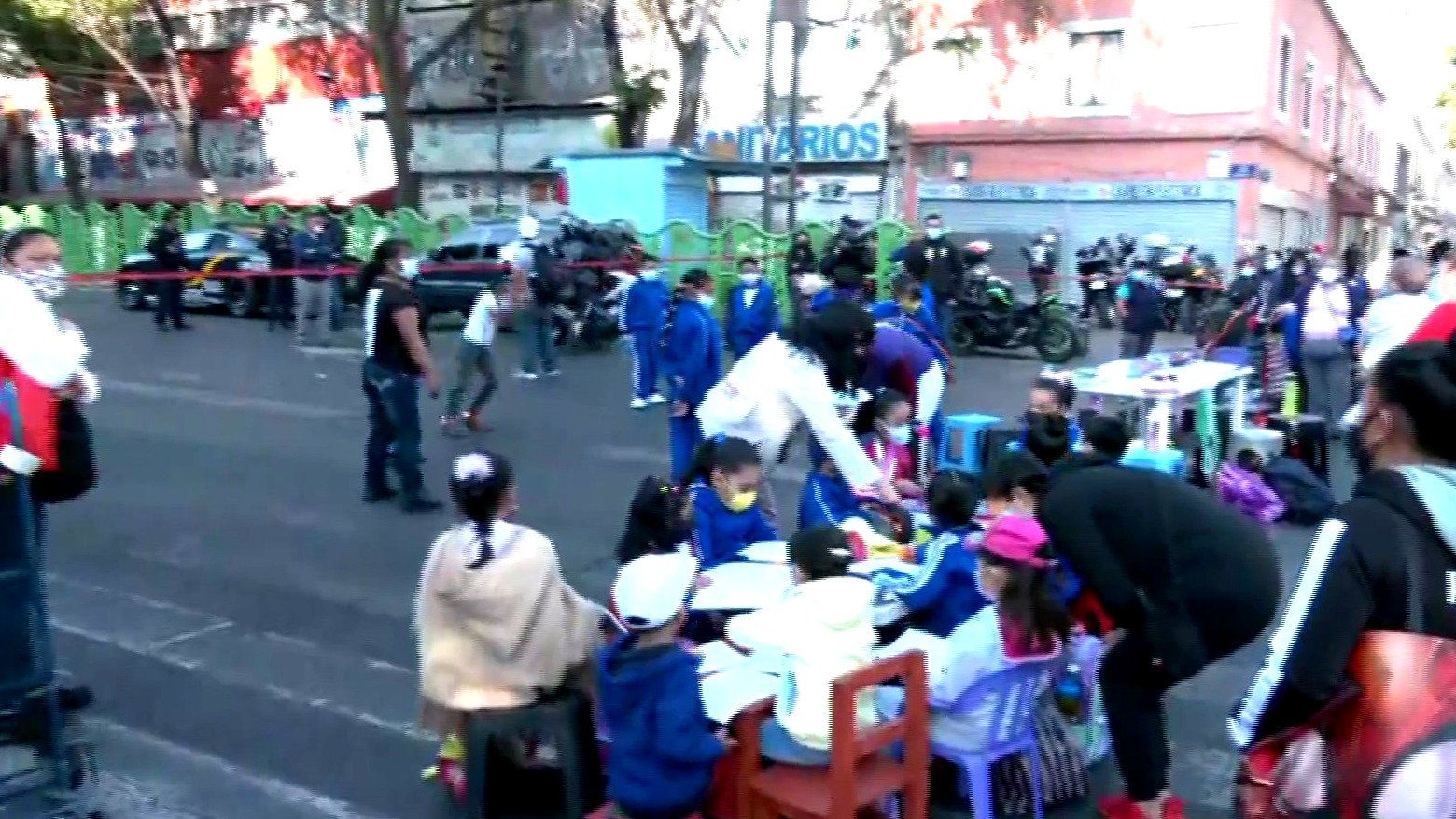 ninos toman clases en avenida circunvalacion protestan por cierre de su escuela