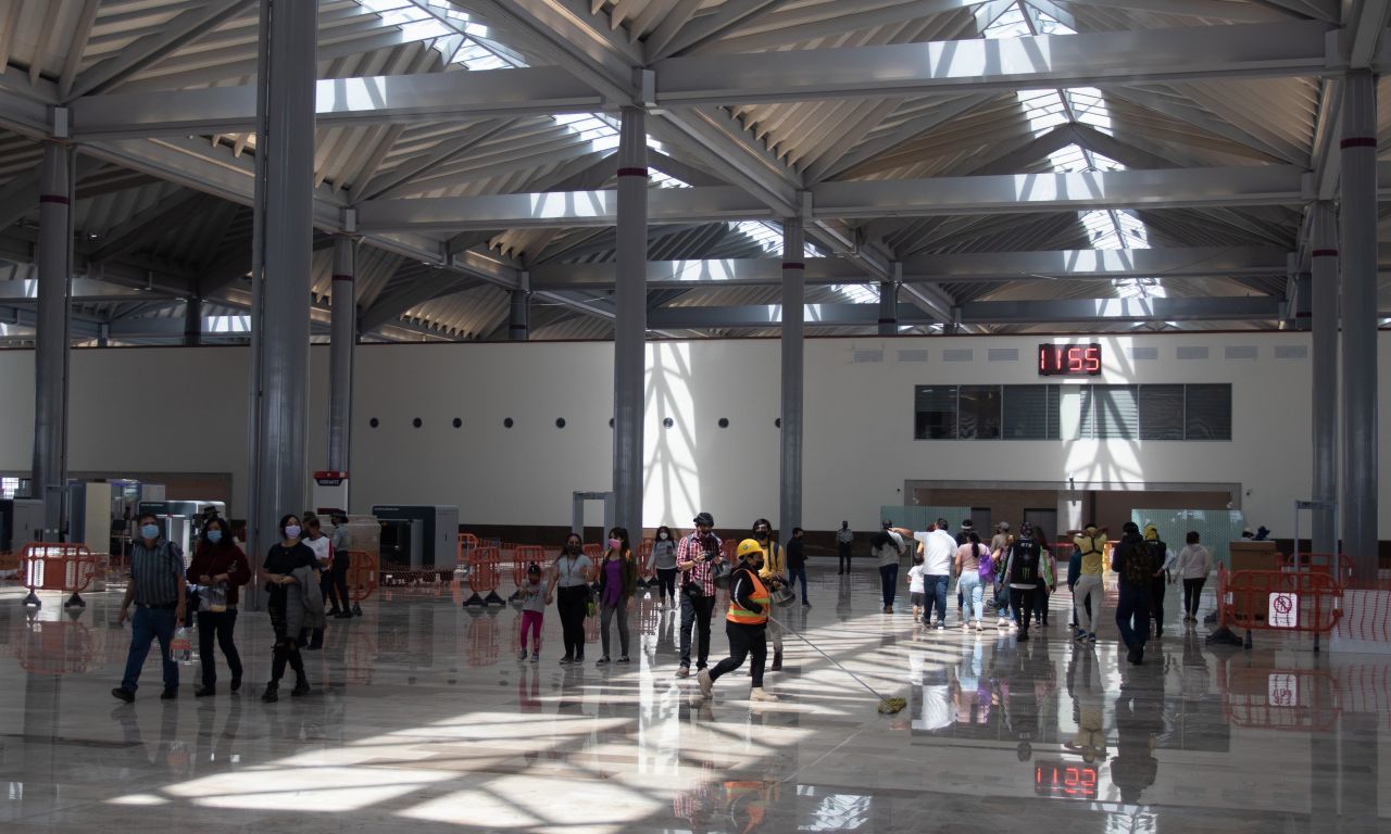 Las obras del Aeropuerto Internacional Felipe Angeles (AIFA) en Santa Lucía se encuentran en recta final por lo que se puede ver obras ya terminadas en su mayoría y caminos ágiles para el acceso a este.