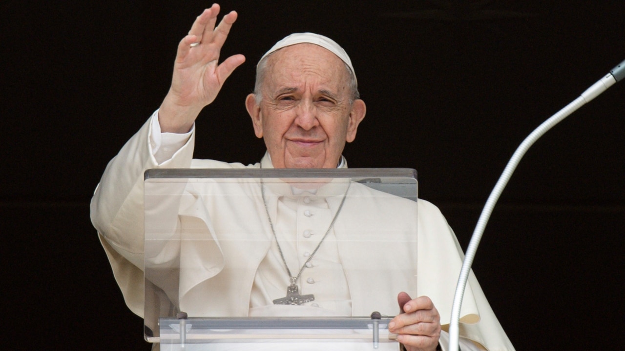 El papa Francisco desde la plaza de San Pedro, en el Vaticano.