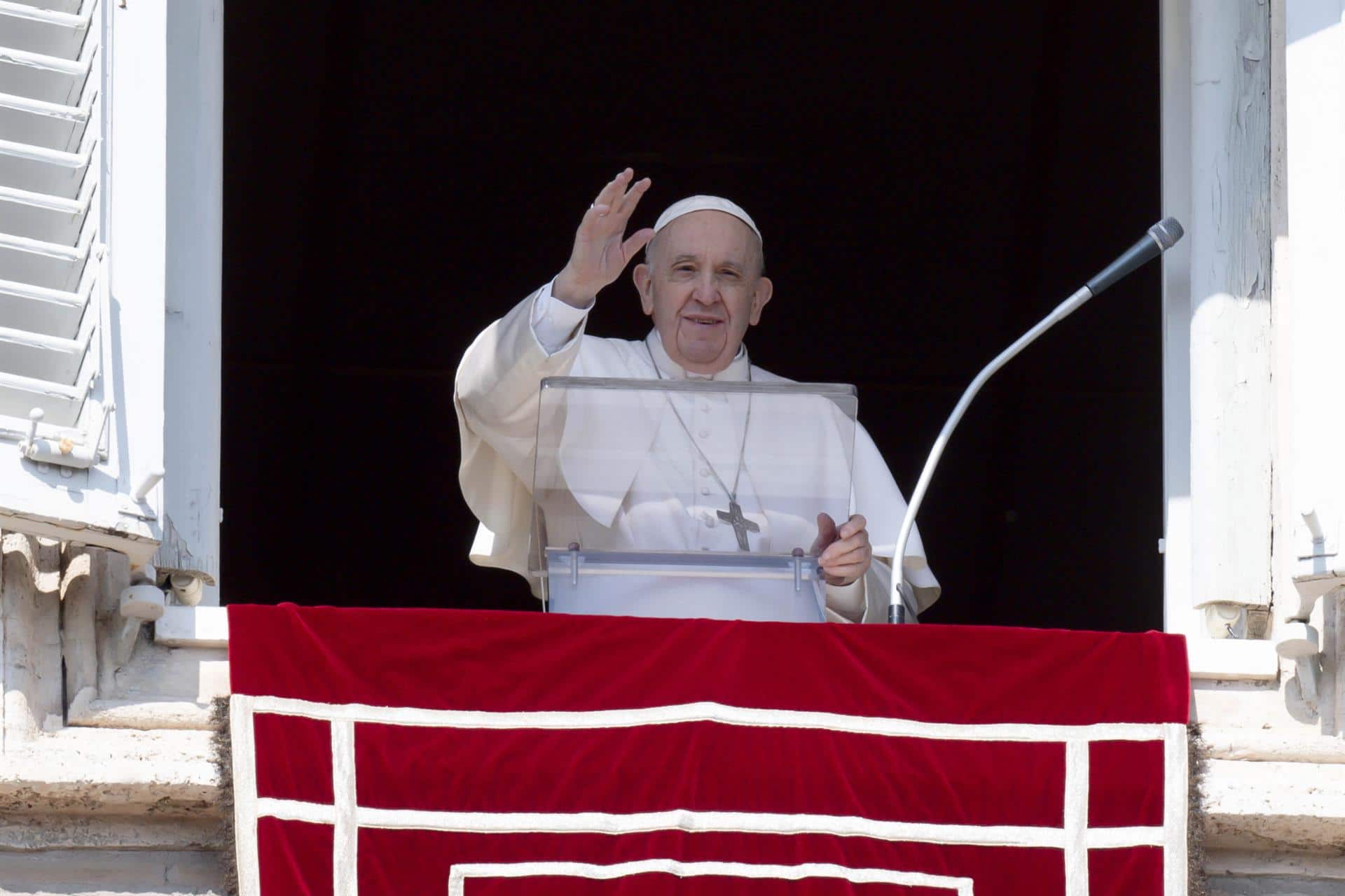 Papa Francisco lamenta ríos de sangre en Ucrania y pide corredores humanitarios.