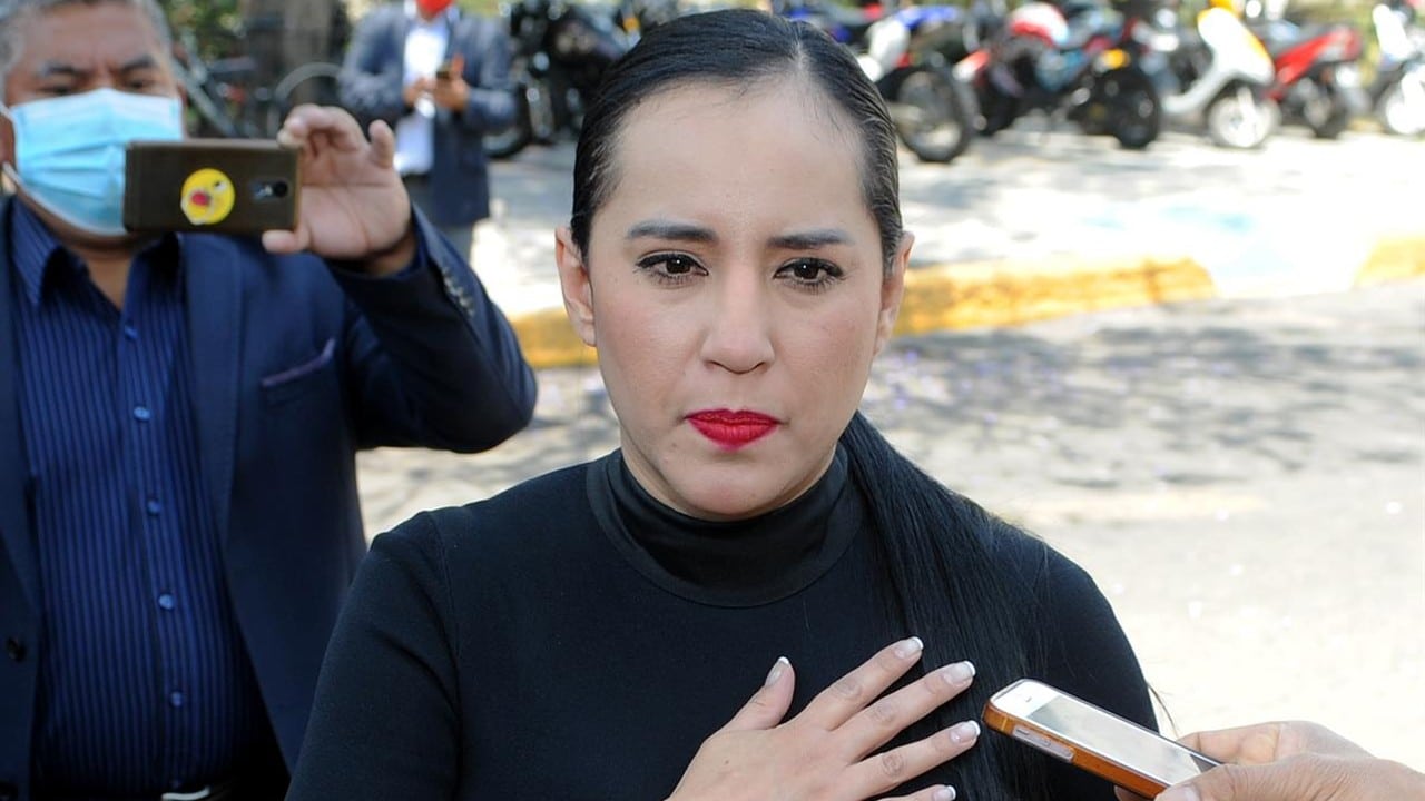 Policías agraviados por Sandra Cuevas no aceptan sus disculpas