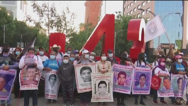 realizan mitin por normalistas desaparecidos de ayotzinapa