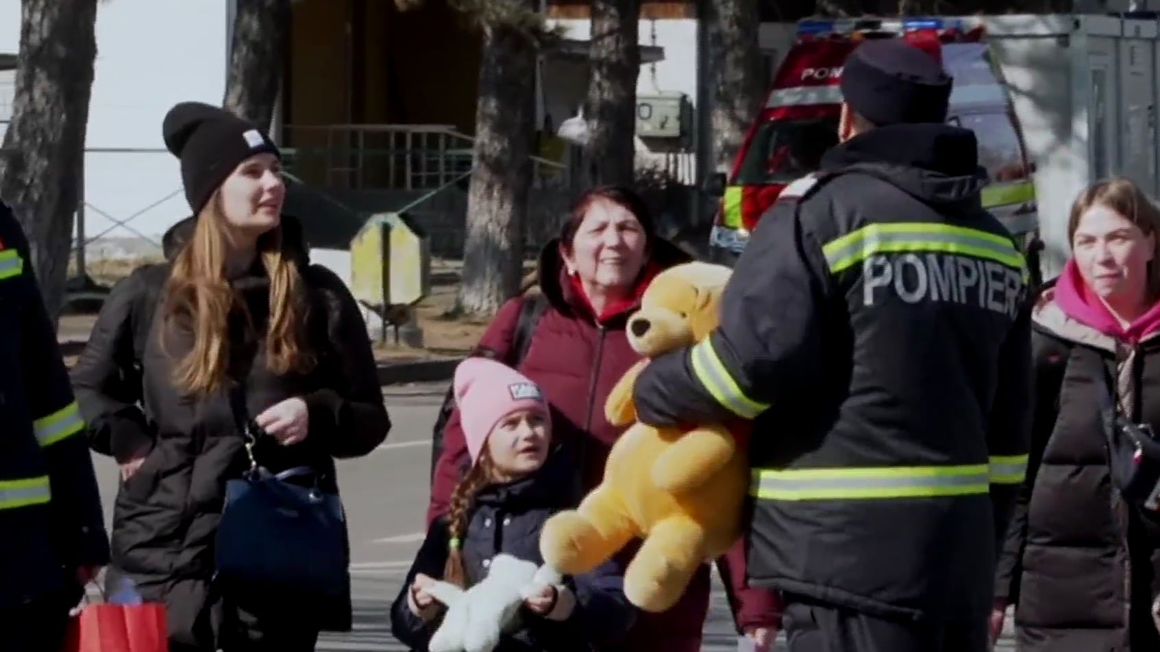 regalan juguetes a ninos refugiados ucranianos en rumania