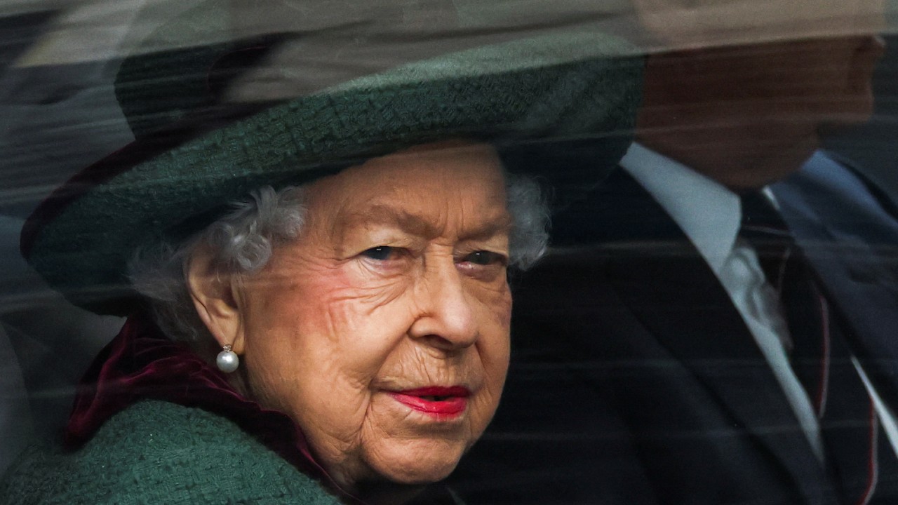 La reina Isabel II asiste a su primer acto público en meses