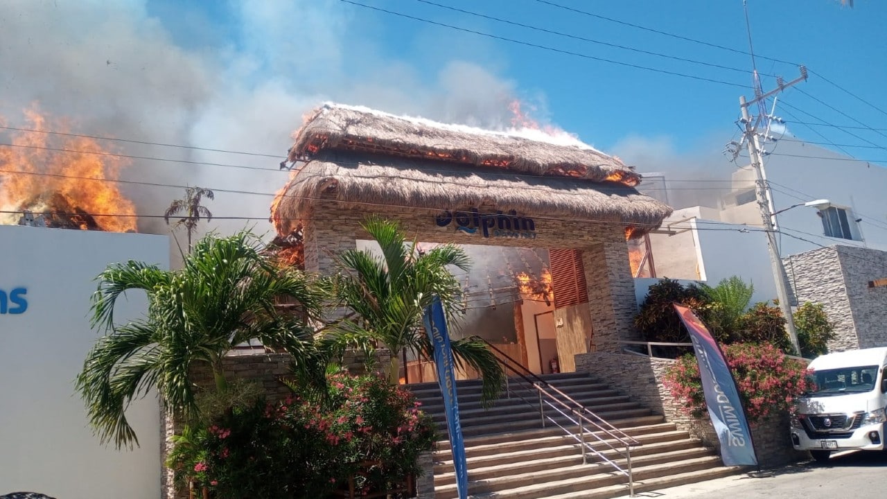 Se incendia delfinario en Isla Mujeres, Quintana Roo.