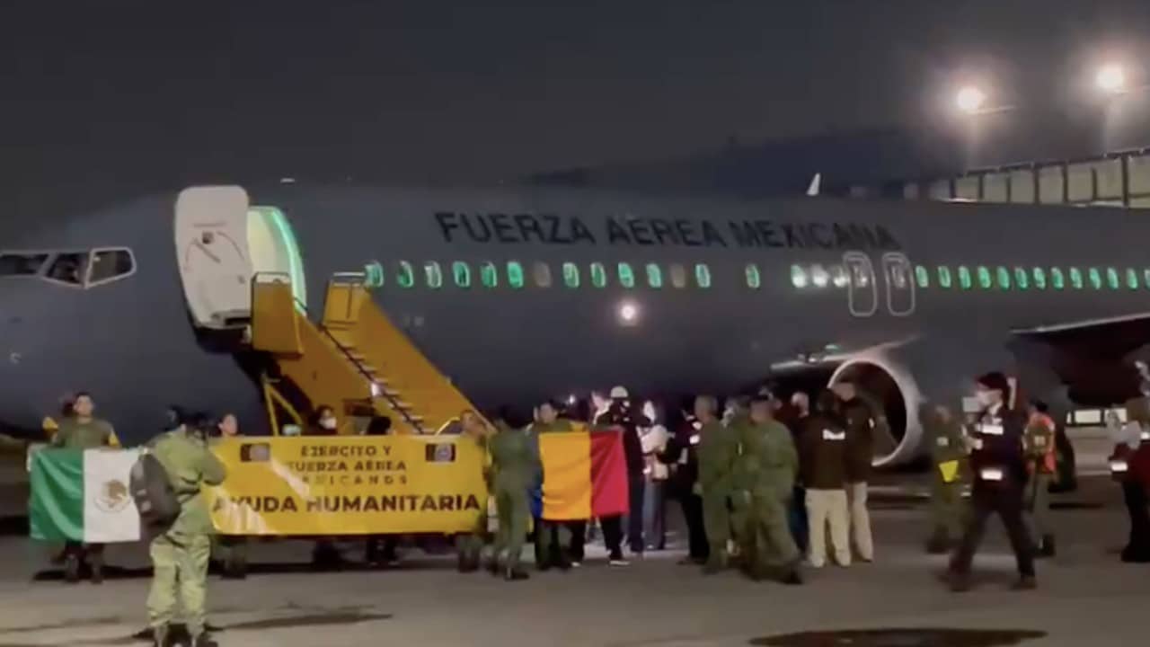 Segundo avión con mexicanos que huyen de Ucrania llega CDMX