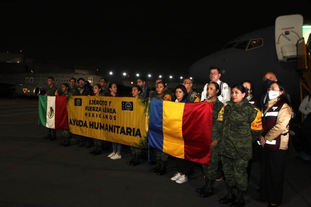 Segundo avión con mexicanos y ucranianos que huyen de la invasión rusa llega a la CDMX