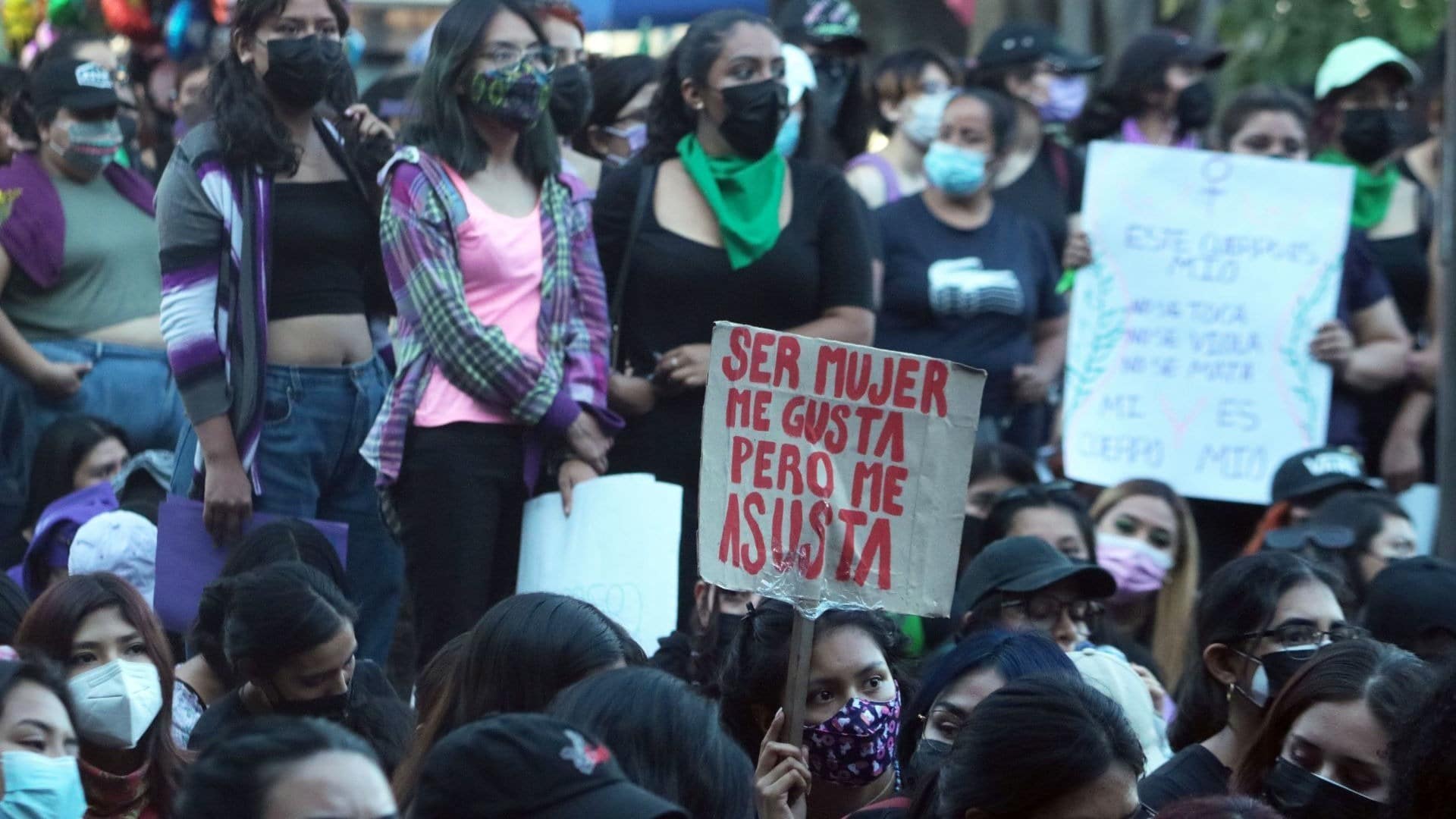 Mujeres realizan marcha por el 8M en Cuernavaca, Morelos