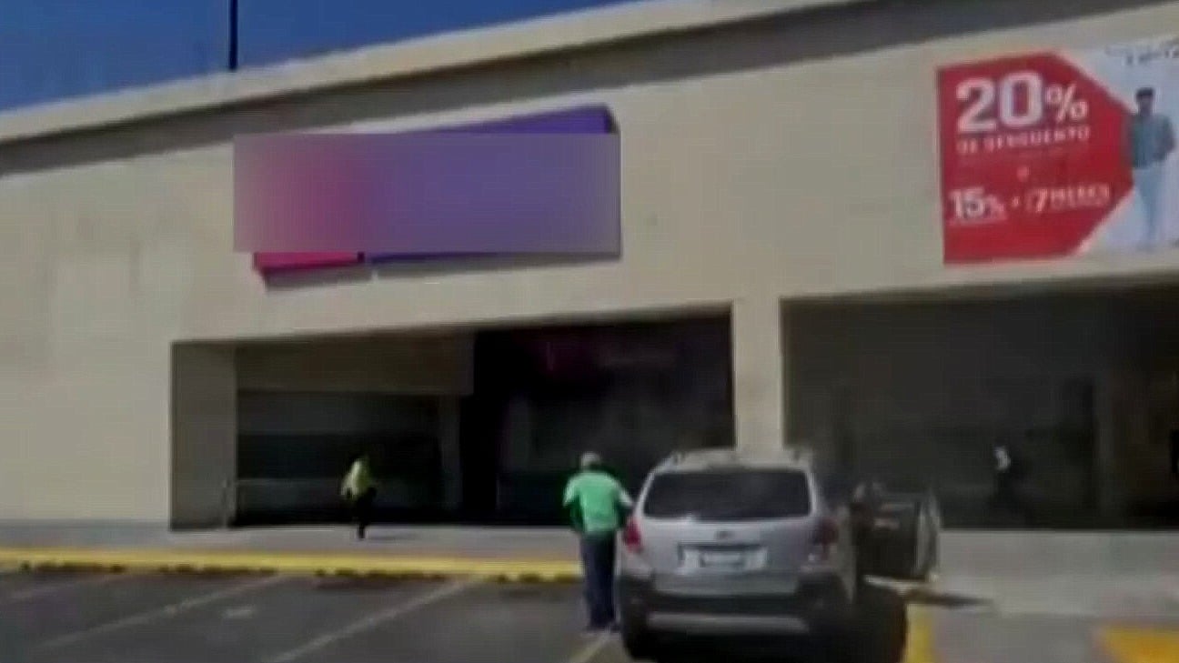 Captan asalto a tienda departamental en Puebla