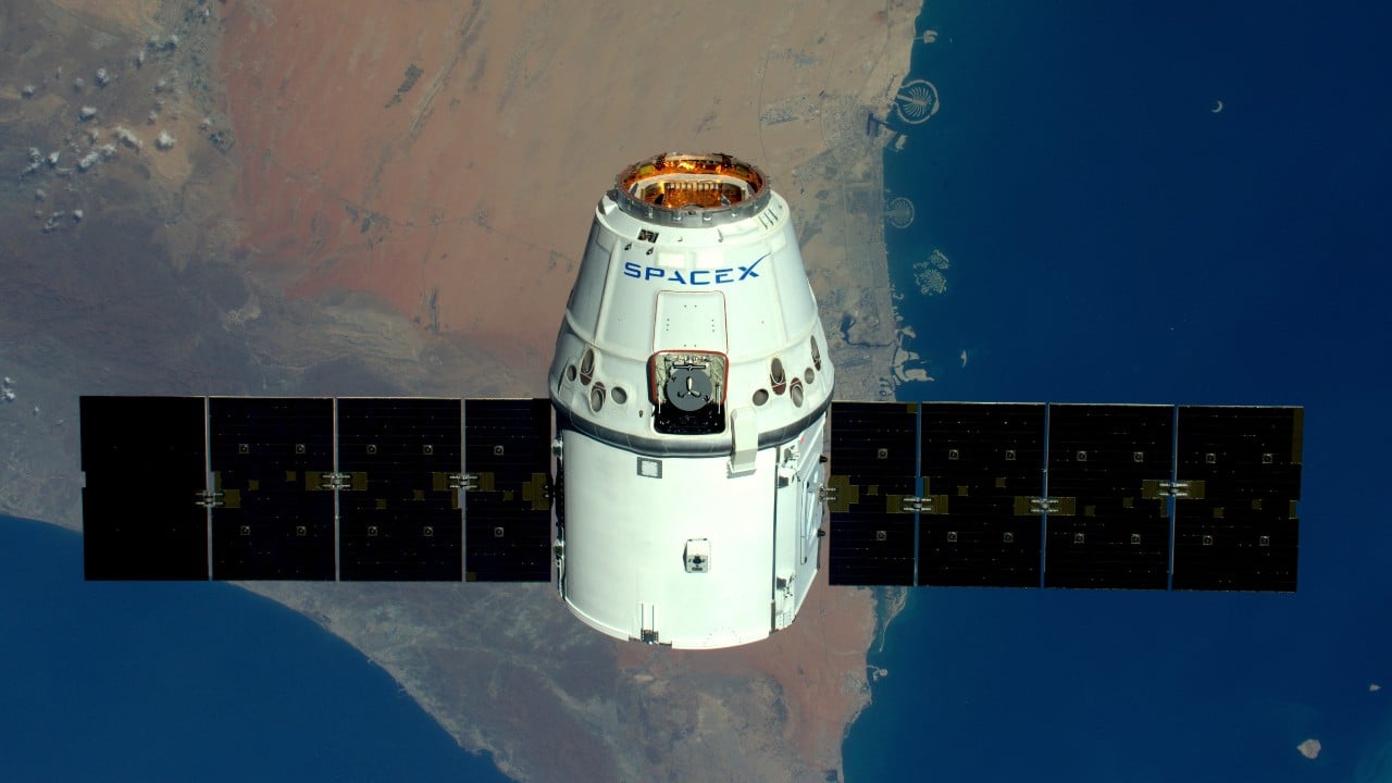SpaceX lanza cohete con 53 satélites de internet de banda ancha