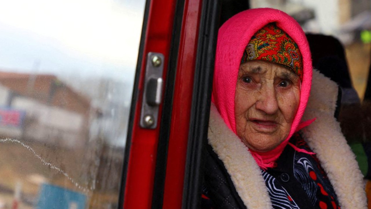 Evacuación de la ciudad de Sumy, en Ucrania, reinicia por segundo día