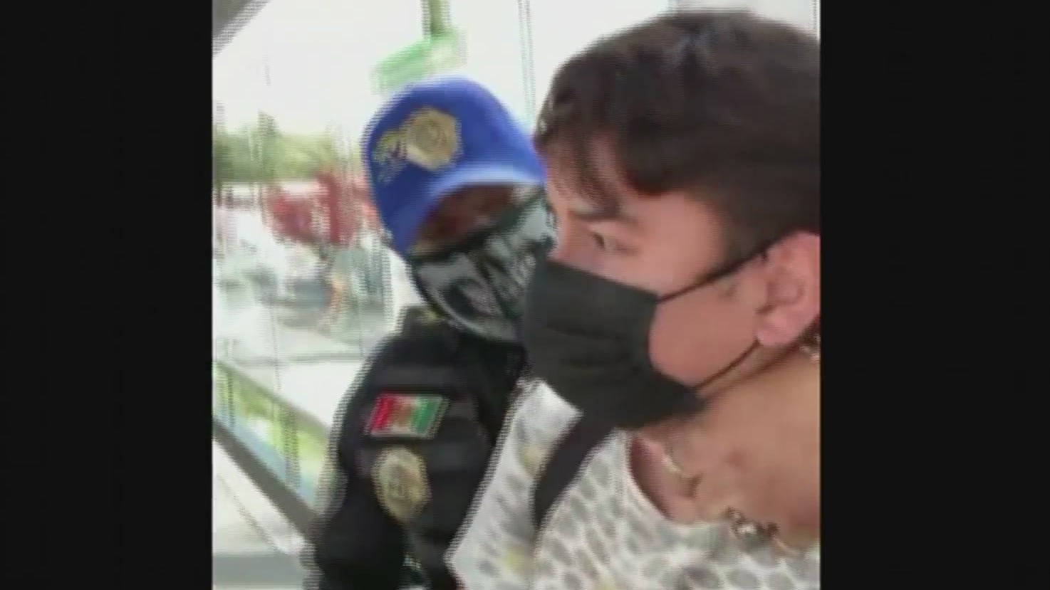 suspenden a policia que nego acceso a metrobus a personas con discapacidad auditiva